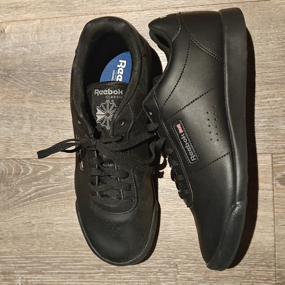 All black leather REEBOK classic shoes sneakers size 9 vintage